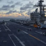 حاملة طائرات أمريكية وسط التصعيد البحري بين إيران والولايات المتحدة